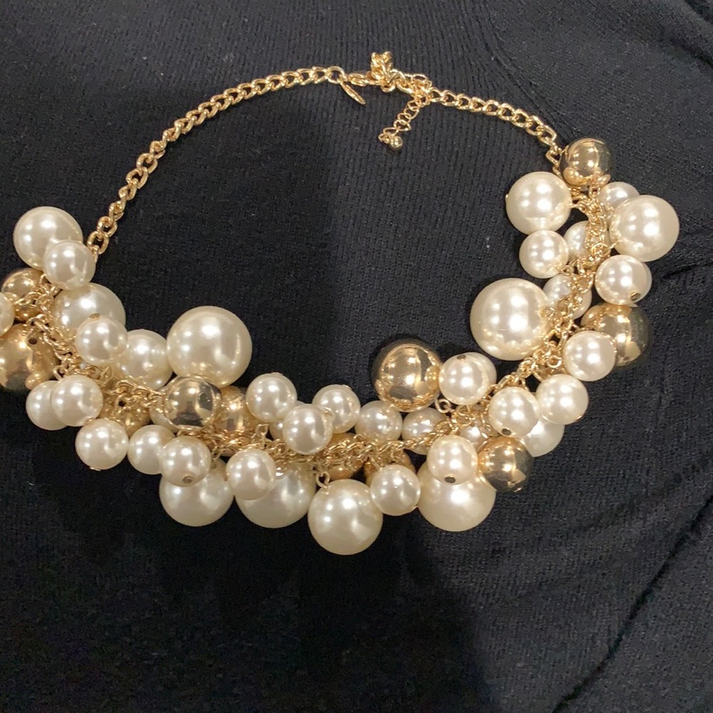 Express brand Like pearl and gold necklace